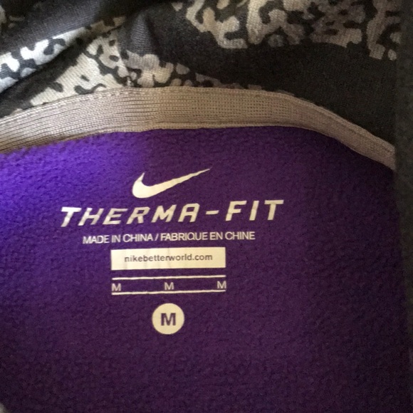 Like new therma-fit nike hoodie - Picture 5 of 5